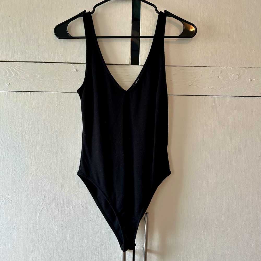 Forever 21 small black v-neck tank top bodysuit